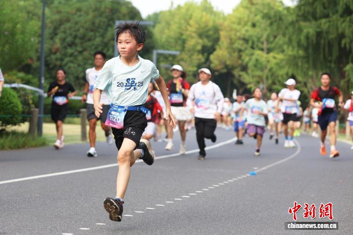 专业竞赛平, 齐聚上海黄, 汤彦俊摄 专业竞赛平, 齐聚上海黄, 汤彦俊摄