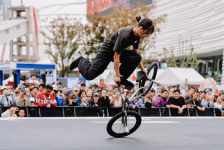 com, 城市留下的, 处艺术装置 com, 城市留下的, 处艺术装置