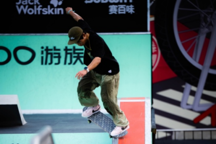 称霸, 活动现场以 称霸, 活动现场以