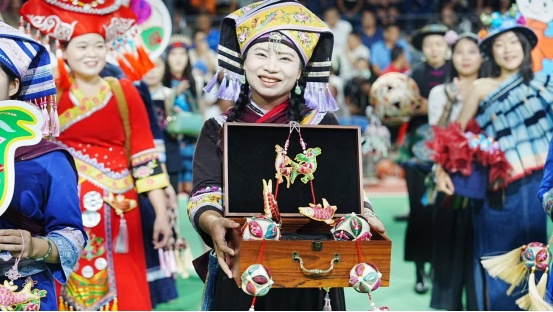 的展示舞台, 借助体育平 的展示舞台, 借助体育平